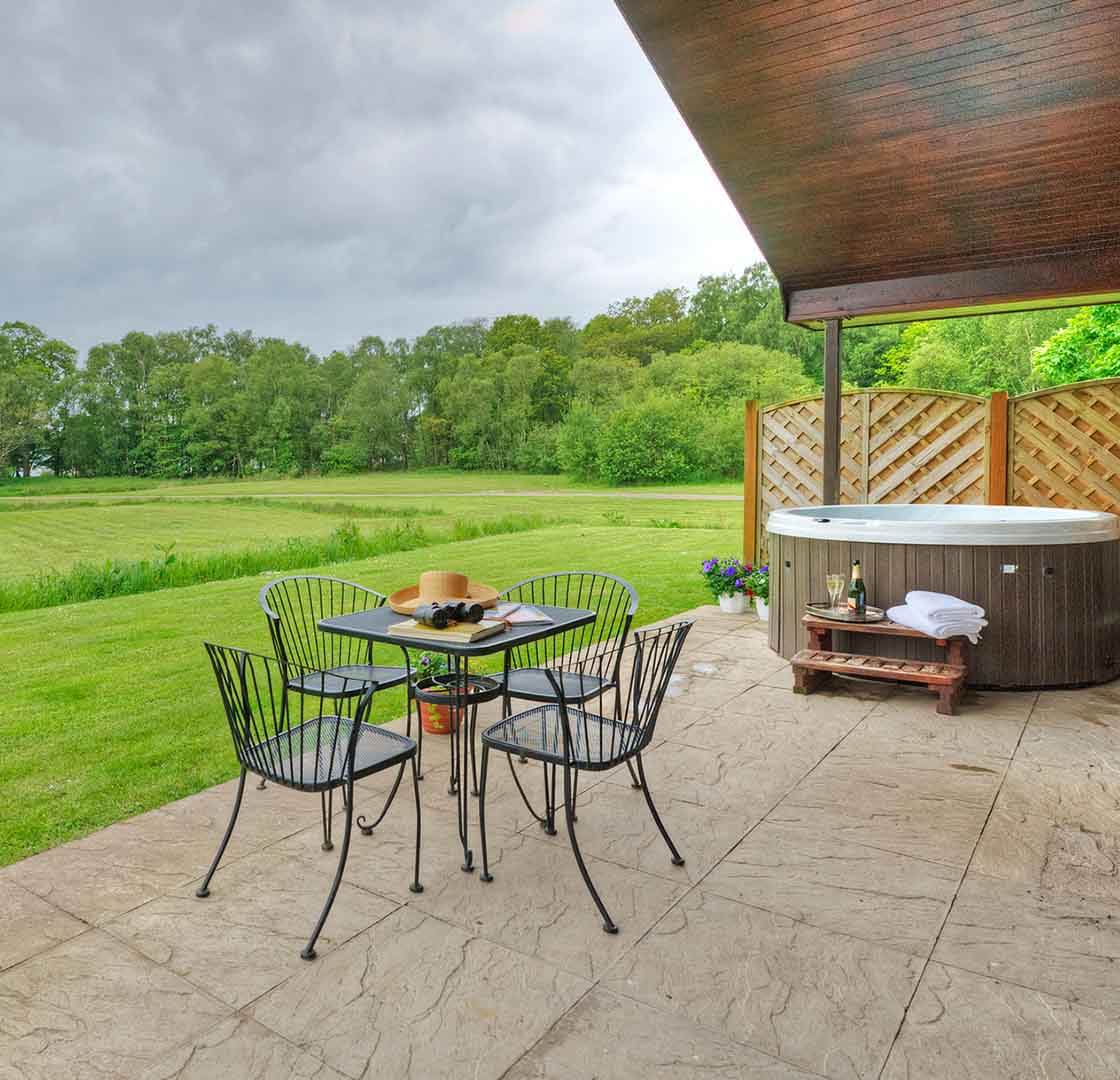 A hot tub on a patio at Loch Lomond Waterfront