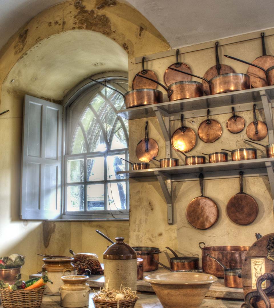 The old kitchen with pots and pans at Inveraray Castle