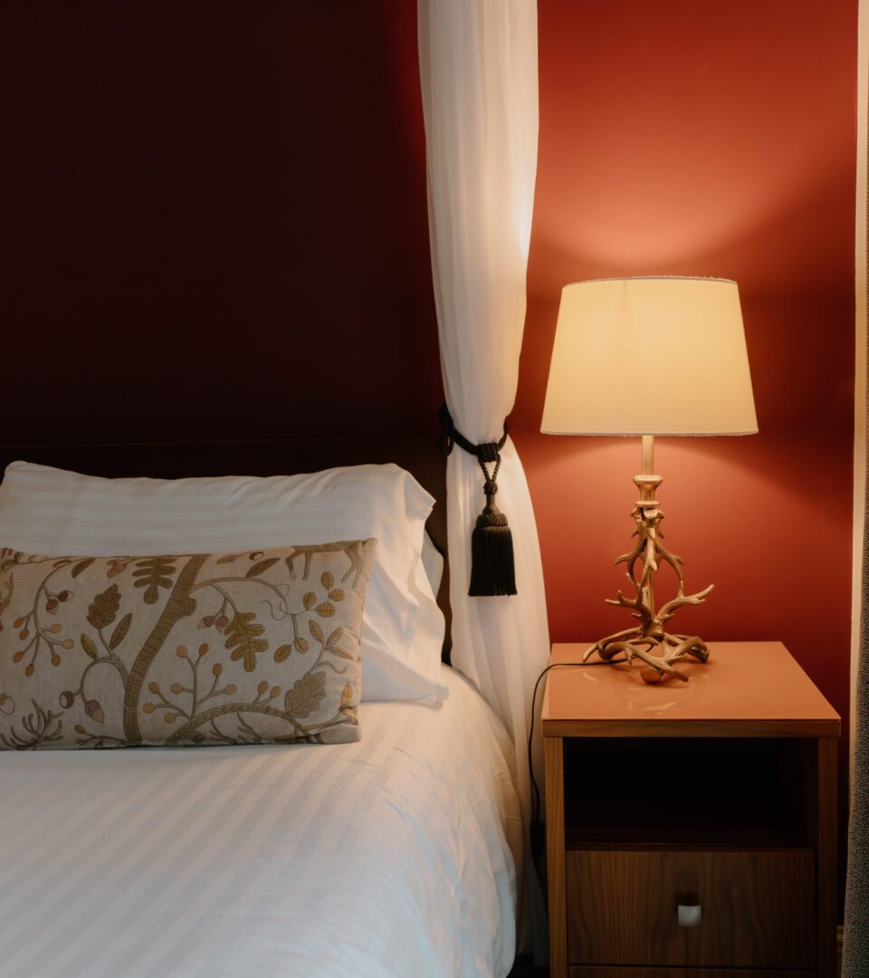 Warm and cosy bedroom in a lodge